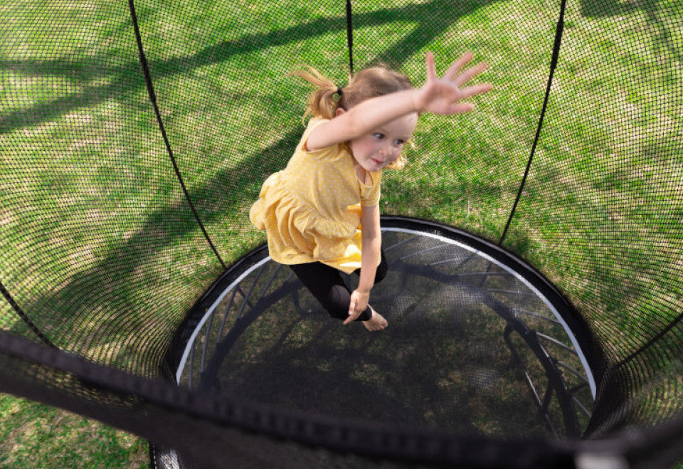 Springfree 6ft Round Outdoor Trampoline With Safety Net - Hot Tub Shop