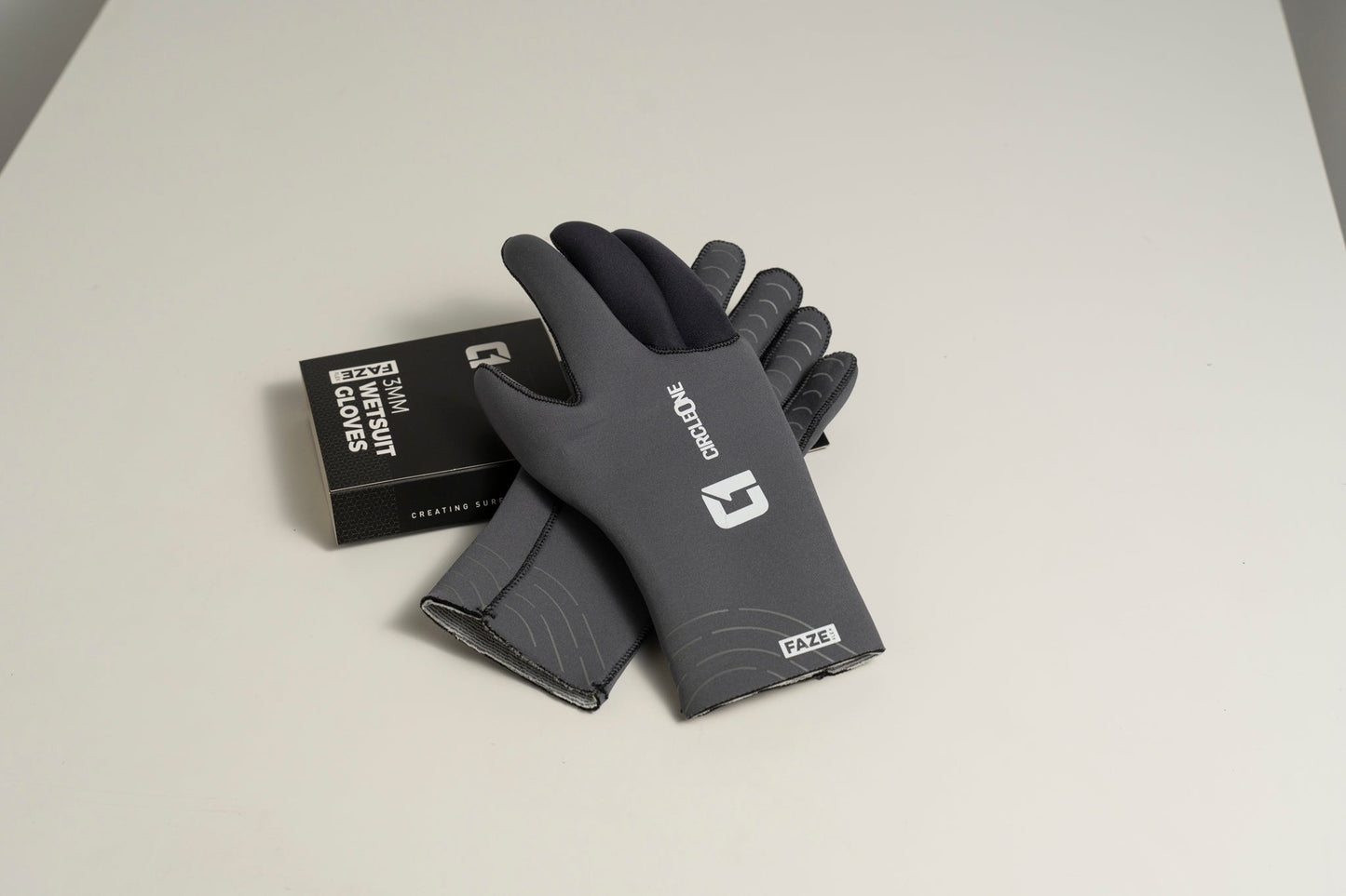 3mm Adult FAZE Wetsuit Glove with Gripflex - Hot Tub Shop