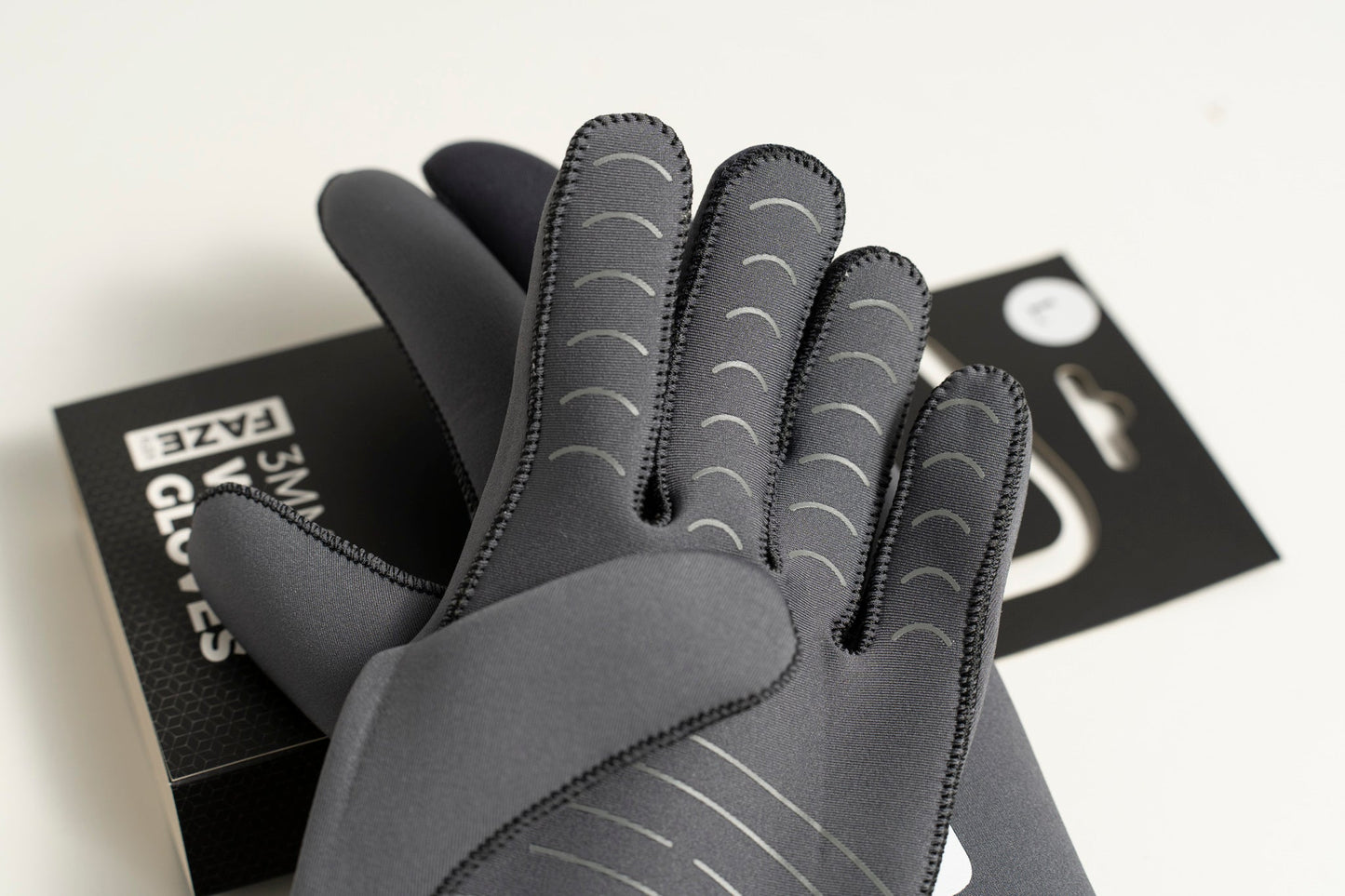 3mm Adult FAZE Wetsuit Glove with Gripflex - Hot Tub Shop