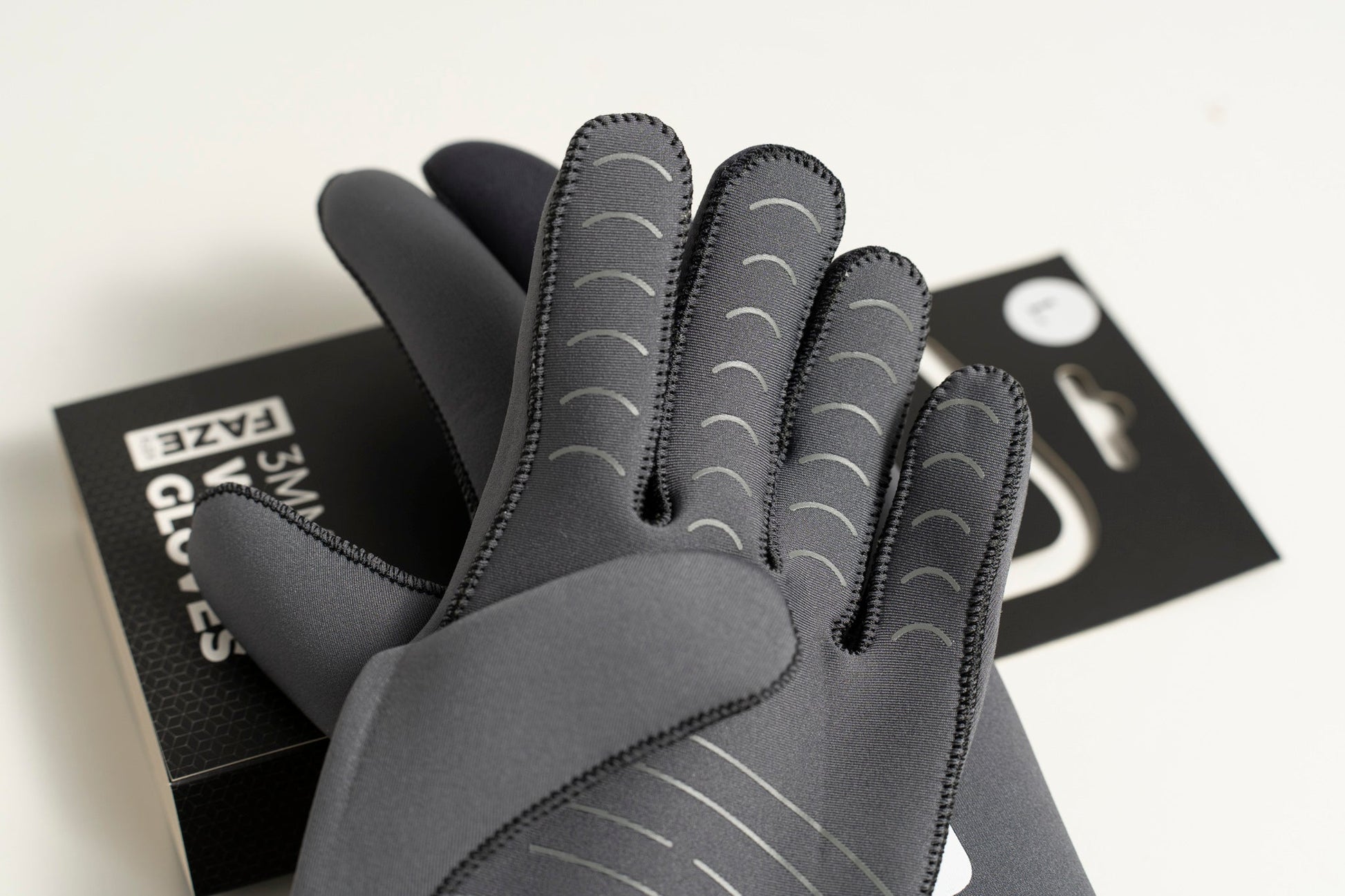 3mm Adult FAZE Wetsuit Glove with Gripflex - Hot Tub Shop