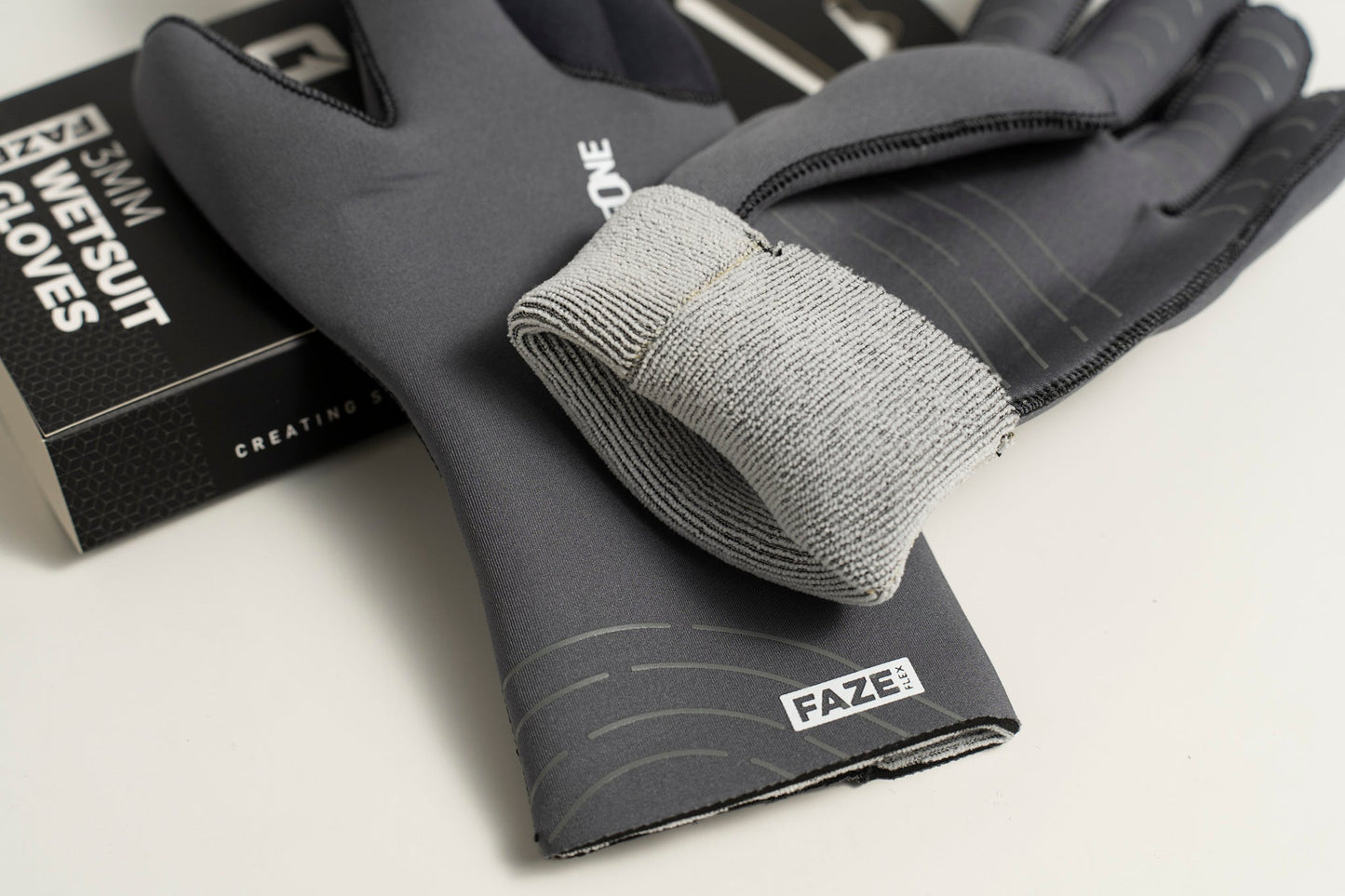 3mm Adult FAZE Wetsuit Glove with Gripflex - Hot Tub Shop
