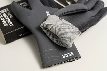 3mm Adult FAZE Wetsuit Glove with Gripflex - Hot Tub Shop