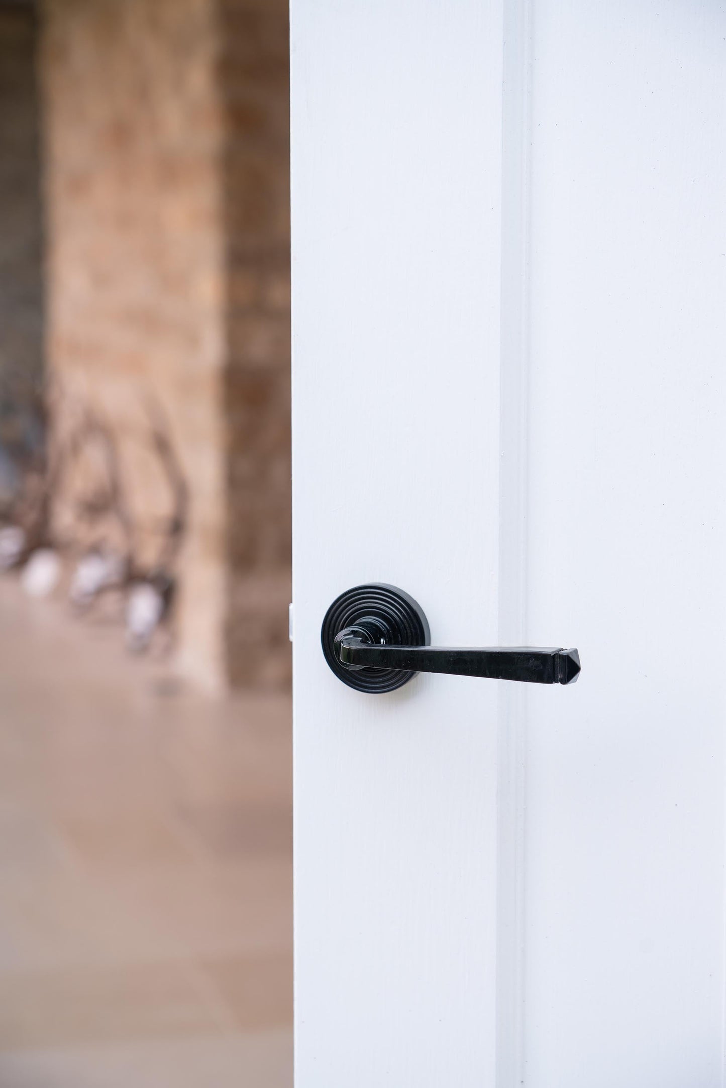 From The Anvil Avon Round Lever On Rose Set (Sprung) - Hot Tub Shop