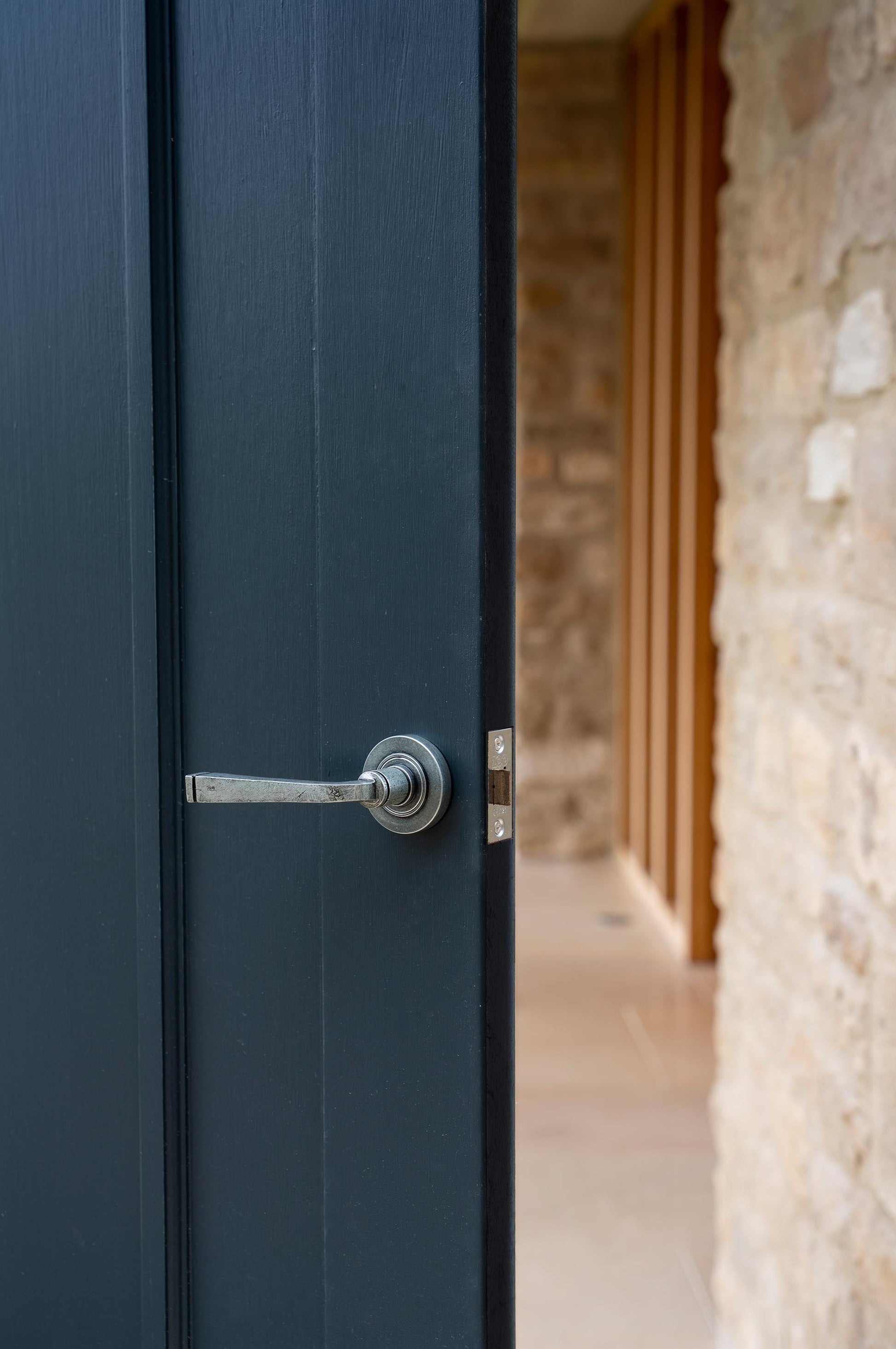 From The Anvil Avon Round Lever On Rose Set (Sprung) - Hot Tub Shop