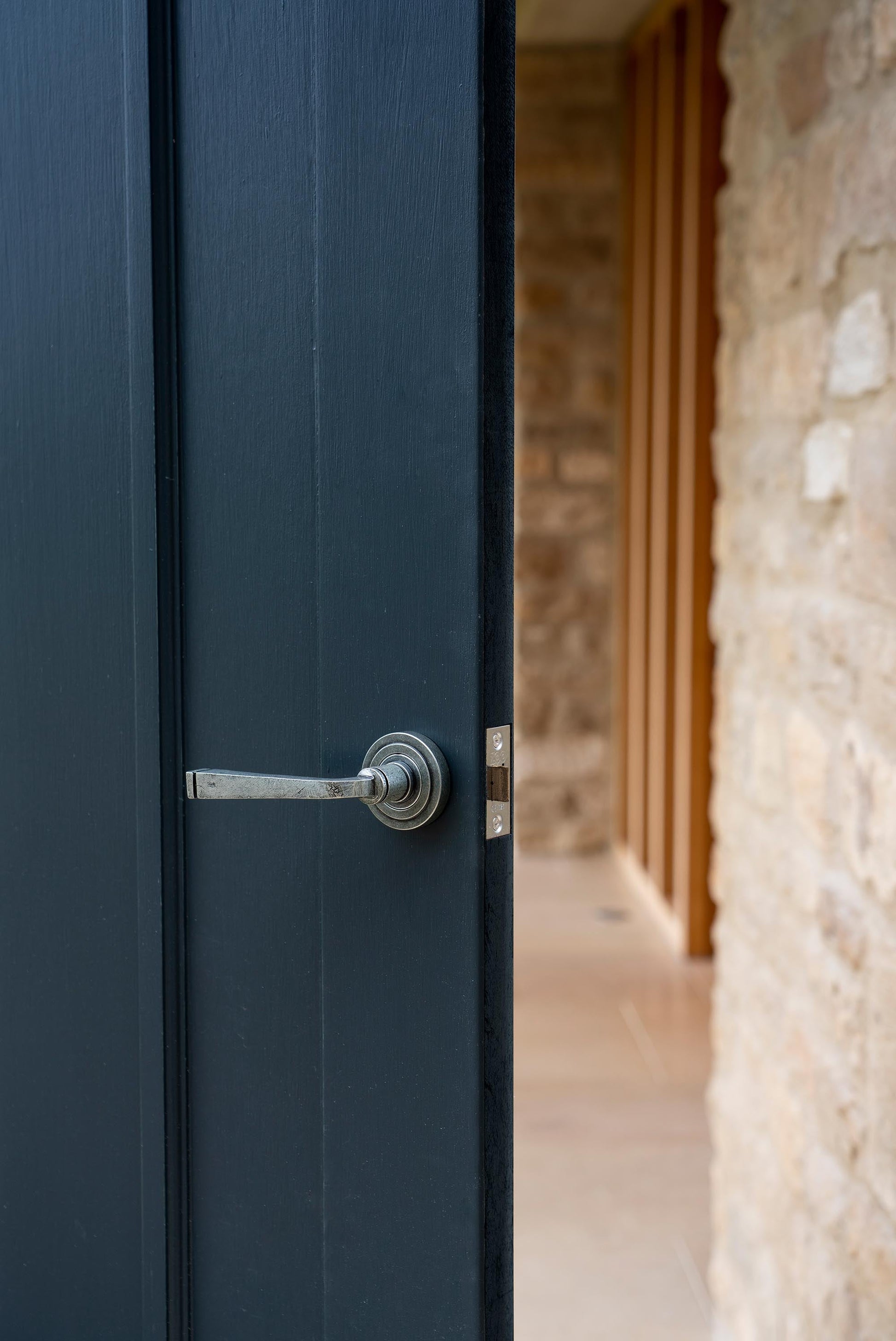 From The Anvil Avon Round Lever On Rose Set (Sprung) - Hot Tub Shop