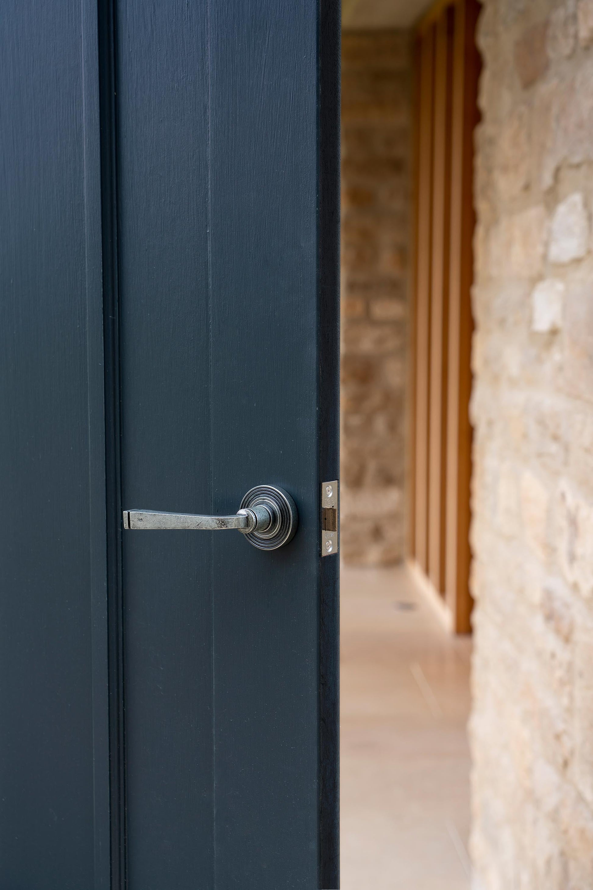 From The Anvil Avon Round Lever On Rose Set (Sprung) - Hot Tub Shop