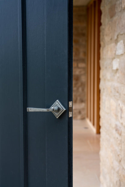 From The Anvil Avon Round Lever On Rose Set (Sprung) - Hot Tub Shop