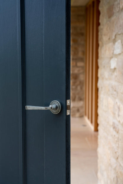 From The Anvil Avon Round Lever On Rose Set (Unsprung)