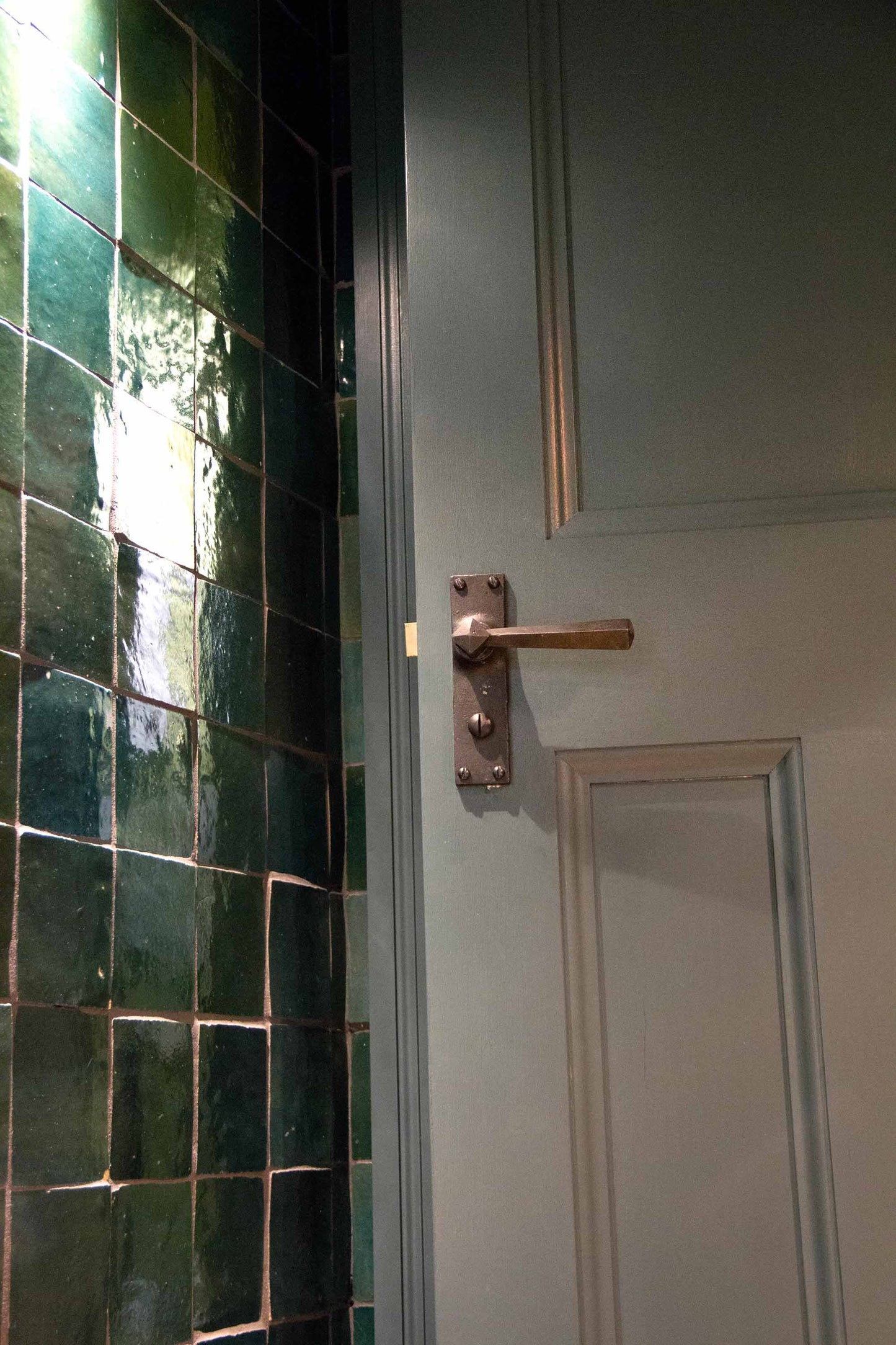 From The Anvil Straight Lever Bathroom Set