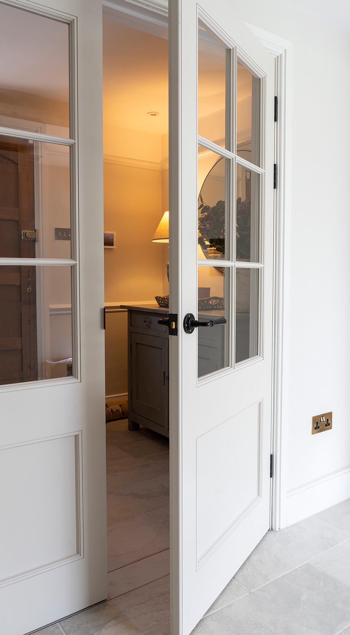 From The Anvil Newbury Lever On Rose Set