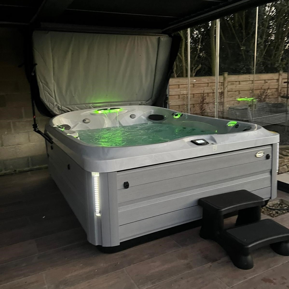 Jacuzzi J495 8-9 Person Hot Tub Spa - Platinum & Brushed Grey - Hot Tub Shop