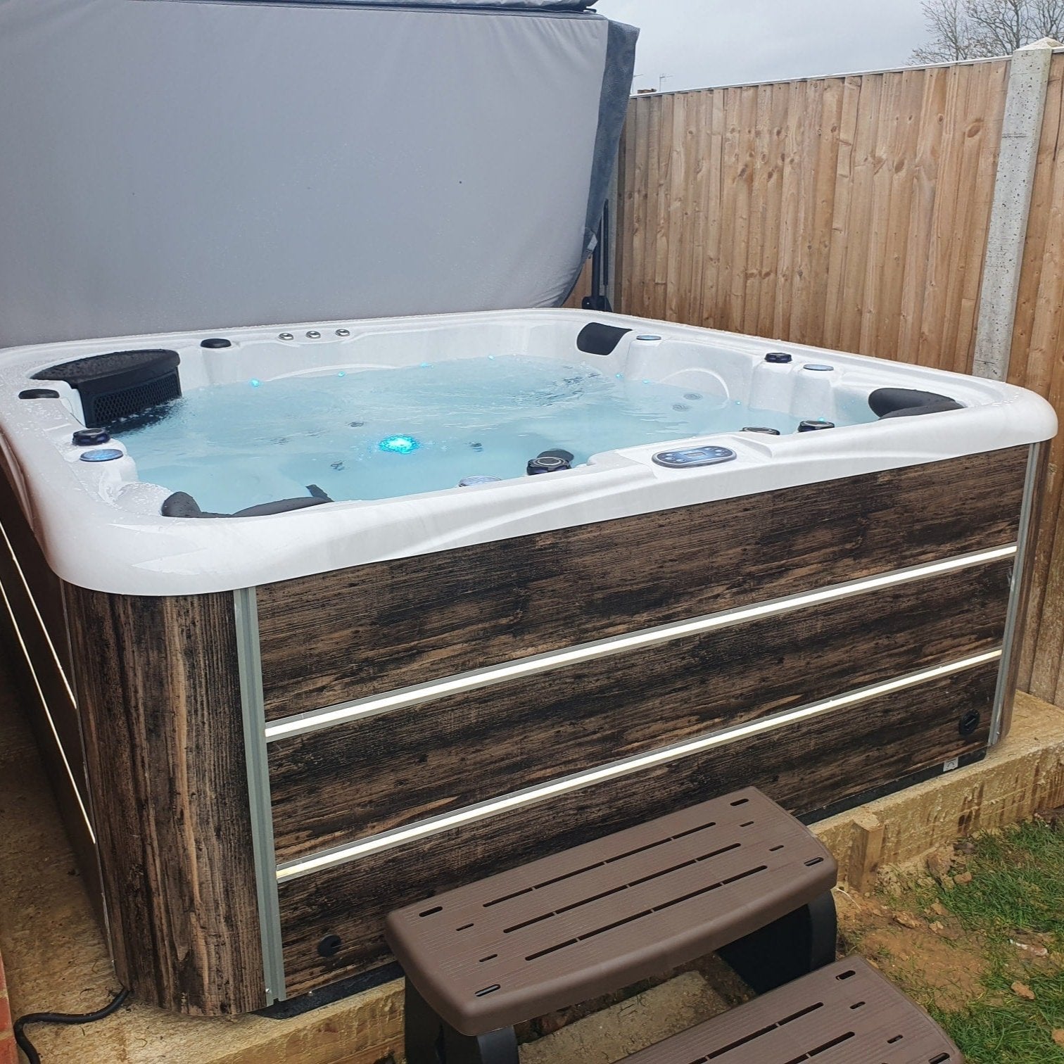 Solstice Leisure Sarsen 5-6 Person Hot Tub Spa - Hot Tub Shop