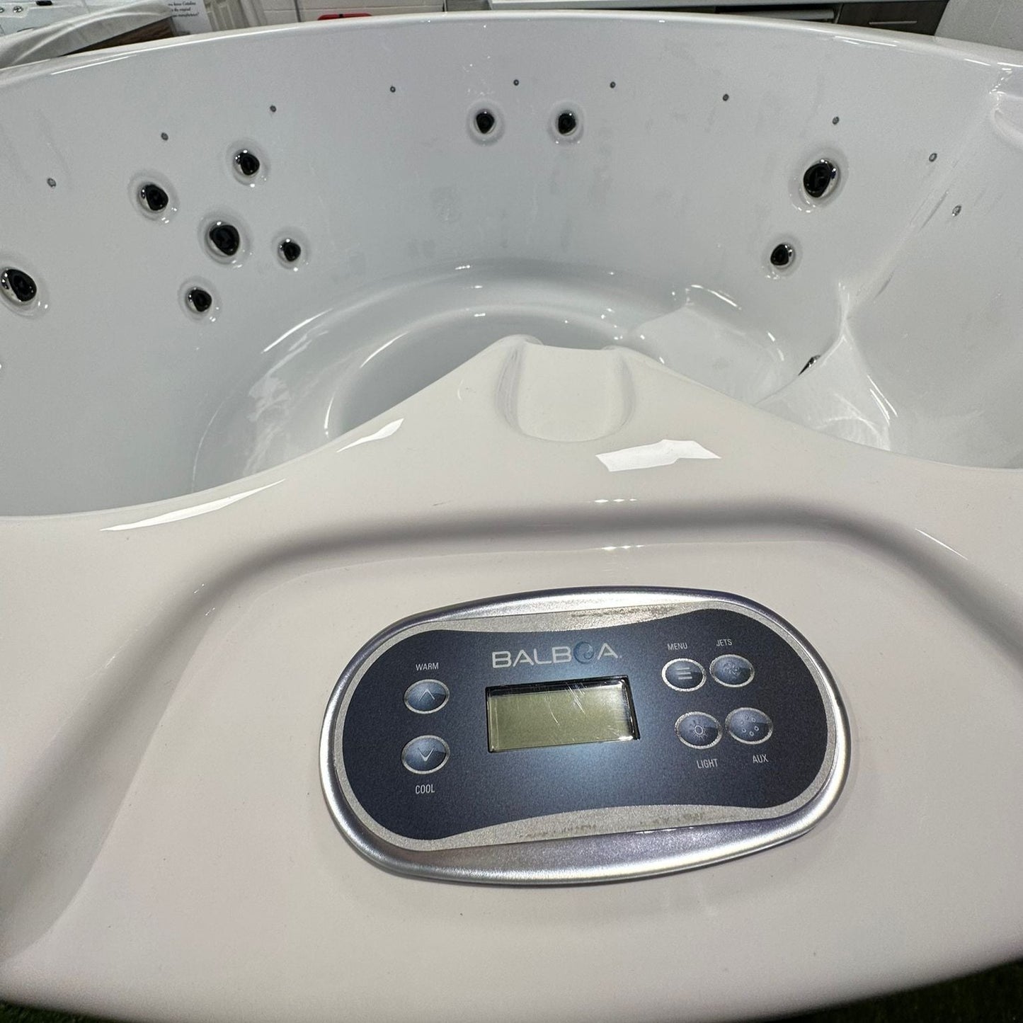 Solstice Leisure Solas 4-5 Person Hot Tub Spa - Hot Tub Shop